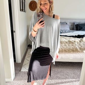 Very soft and lightweight grey poncho from Savvi